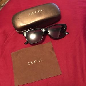 Authentic Gucci Sunglasses w/Case